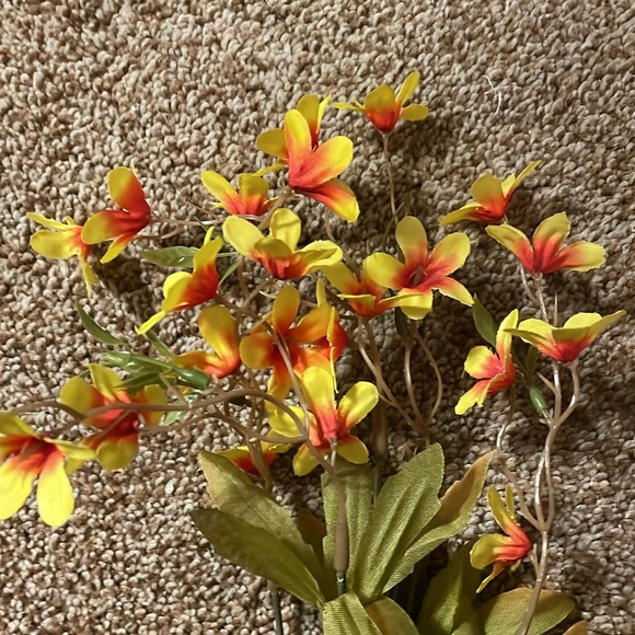 2 Spring Floral picks - Picture 2 of 2